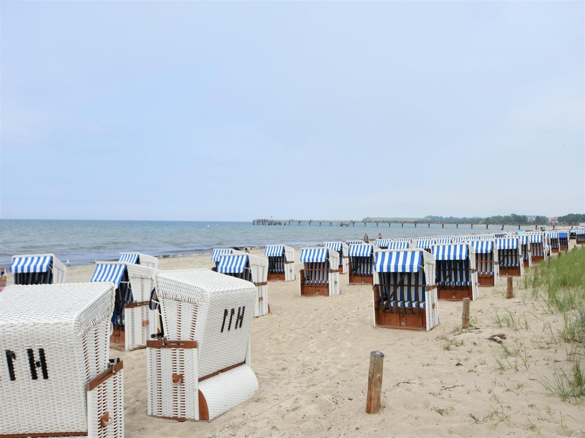 Spacious Bungalow Near Sea In Grundshagen Luaran gambar